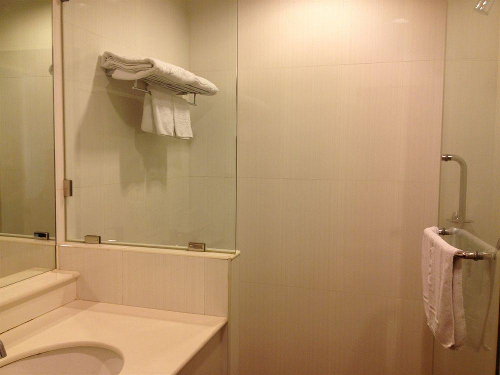 בנגקוק Lido Millennium Hotel מראה חיצוני תמונה