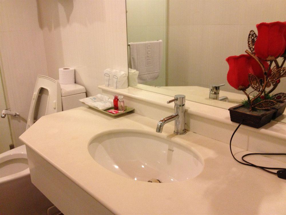בנגקוק Lido Millennium Hotel מראה חיצוני תמונה